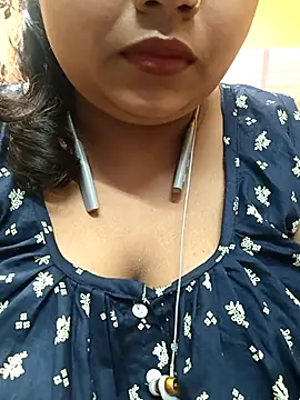 Sophiaboudi online show from February 2025 05:31:02 PM