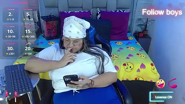 evelin zaens online show from October 2025 04:29:02 PM