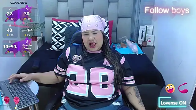 evelin zaens online show from December 2025 05:21:02 AM