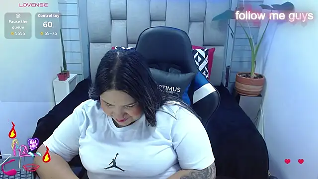 Snapshot of evelin_zaens chatting on June 2026 04:23:02 AM evelin zaens online show from June 2026 04:23:02 AM