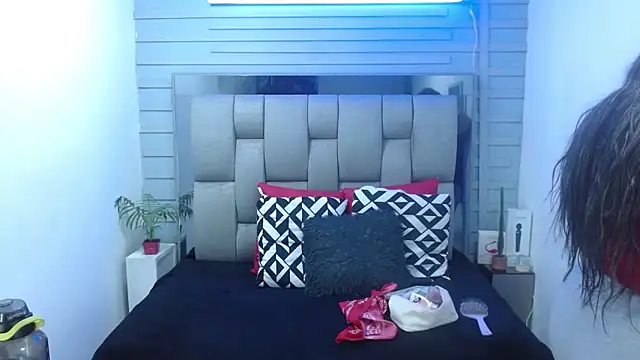 evelin zaens online show from March 2026 04:04:02 AM