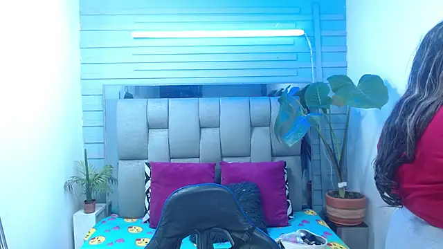 evelin zaens online show from April 2026 04:02:02 AM