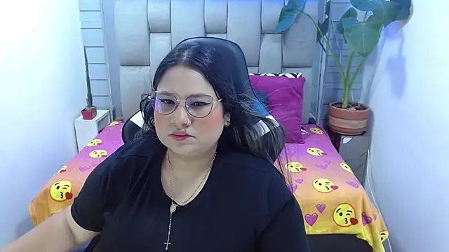 Snapshot of evelin_zaens chatting on July 2026 03:33:01 AM evelin zaens online show from July 2026 03:33:01 AM