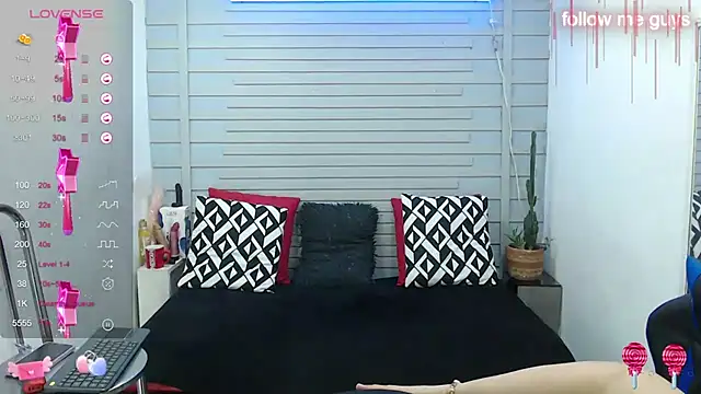 evelin zaens online show from March 2025 01:42:02 PM