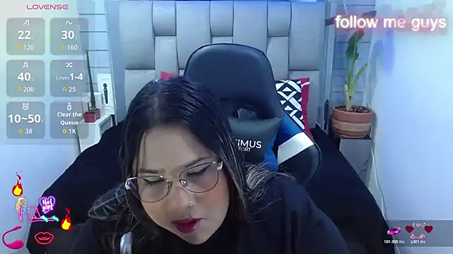 Snapshot of evelin_zaens chatting on June 2026 03:36:02 AM evelin zaens online show from June 2026 03:36:02 AM