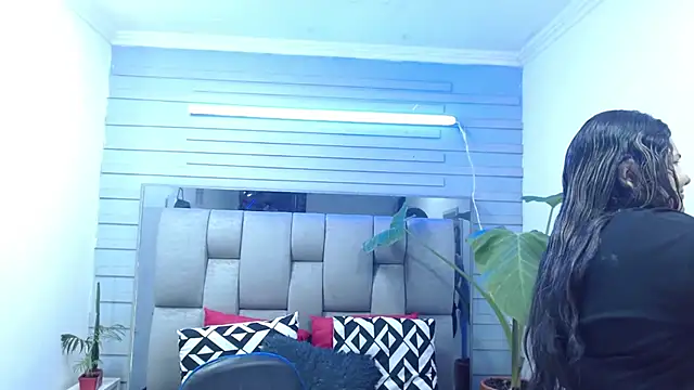 evelin zaens online show from May 2026 04:04:01 AM