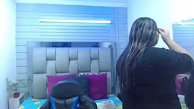 evelin zaens online show from February 2026 04:23:01 AM