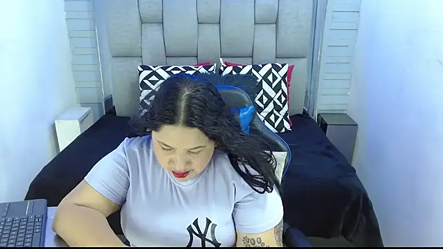 evelin zaens online show from September 2025 04:02:02 AM