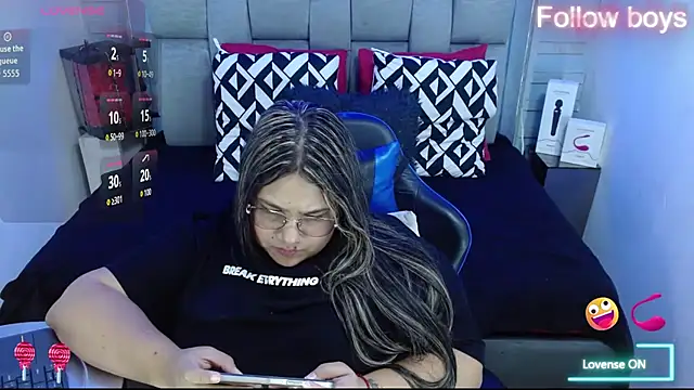 evelin zaens online show from October 2025 04:19:02 PM