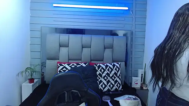 evelin zaens online show from March 2026 04:45:01 AM