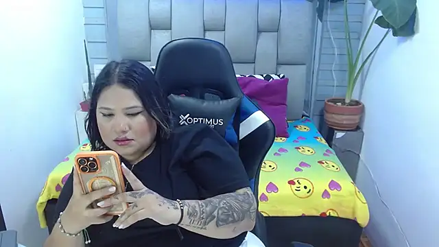 Snapshot of evelin_zaens chatting on July 2026 05:15:01 AM evelin zaens online show from July 2026 05:15:01 AM