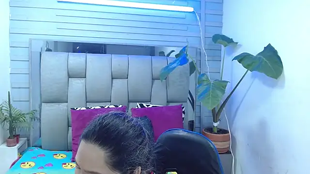 evelin zaens online show from April 2026 04:08:02 AM