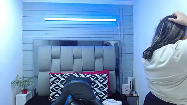 evelin zaens online show from March 2026 03:40:01 AM