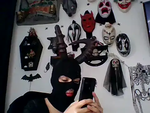 Snapshot of FeticheMacabre chatting on November 2025 08:01:01 PM FeticheMacabre online show from November 2025 08:01:01 PM