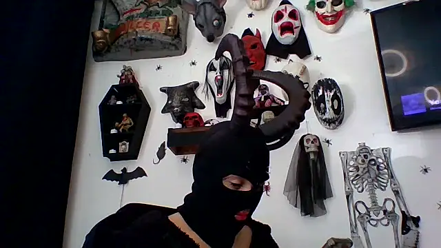 Snapshot of FeticheMacabre chatting on November 2025 03:40:02 PM FeticheMacabre online show from November 2025 03:40:02 PM