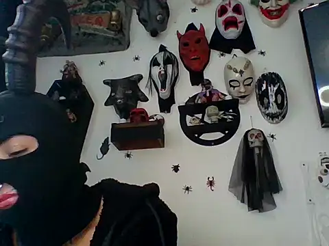 Snapshot of FeticheMacabre chatting on October 2025 04:31:02 PM FeticheMacabre online show from October 2025 04:31:02 PM