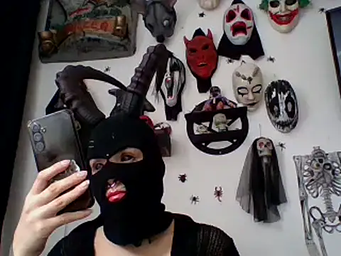 Snapshot of FeticheMacabre chatting on November 2025 04:22:02 PM FeticheMacabre online show from November 2025 04:22:02 PM