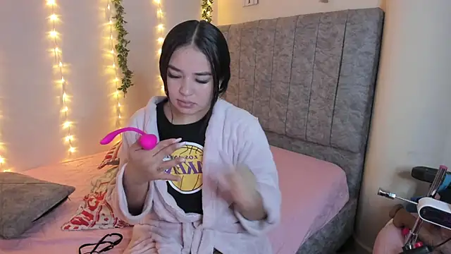 SaraCrow online show from December 2025 05:02:02 AM