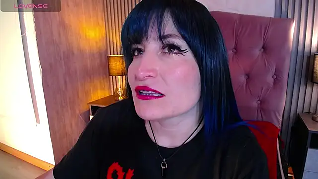 alicia moom online show from April 2026 07:53:01 PM