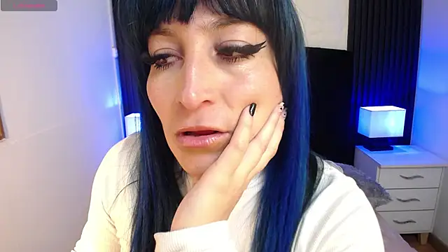 alicia moom online show from September 2025 07:20:02 PM