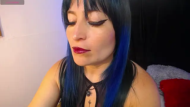 alicia moom online show from October 2025 06:53:02 PM