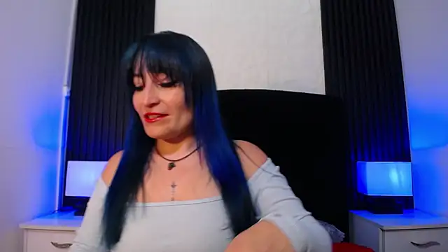 alicia moom online show from October 2025 07:35:02 PM
