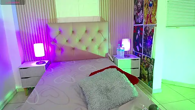 Snapshot of alicia_moom chatting on October 2025 02:39:02 PM alicia moom online show from October 2025 02:39:02 PM