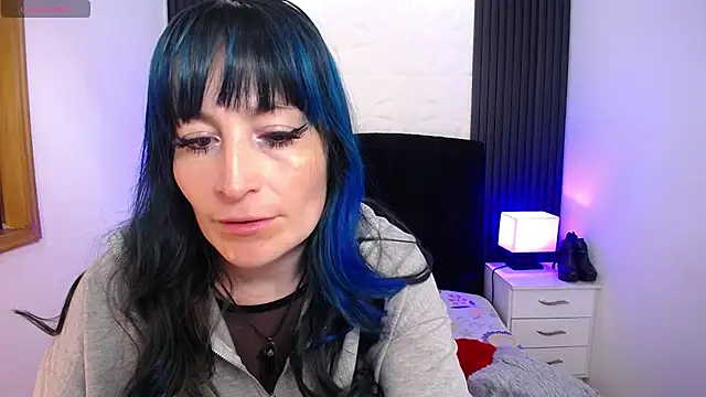 alicia moom online show from February 2025 06:48:02 PM