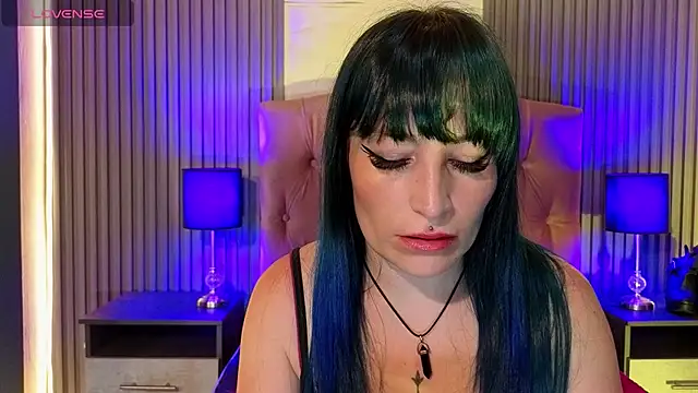 alicia moom online show from June 2026 08:36:02 PM