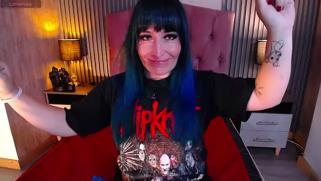 alicia moom online show from May 2026 08:03:01 PM