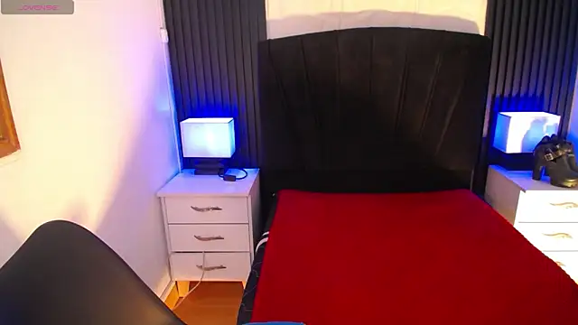 alicia moom online show from February 2026 07:21:02 PM