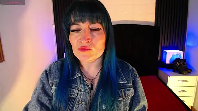 alicia moom online show from April 2026 07:21:02 PM