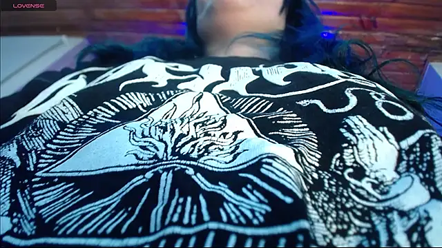 Snapshot of alicia_moom chatting on December 2025 07:10:01 AM alicia moom online show from December 2025 07:10:01 AM