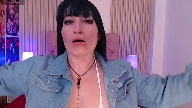alicia moom online show from June 2026 07:52:02 PM