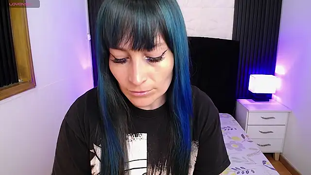 alicia moom online show from March 2025 07:27:02 PM