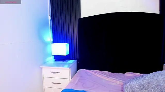 alicia moom online show from September 2025 08:27:01 PM