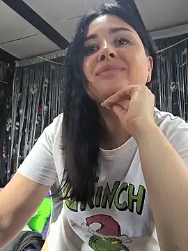 Snapshot of KikiXRed chatting on June 2026 01:05:02 PM KikiXRed online show from June 2026 01:05:02 PM