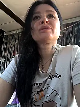 Snapshot of KikiXRed chatting on May 2026 08:29:02 AM KikiXRed online show from May 2026 08:29:02 AM