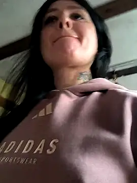 KikiXRed online show from November 2025 09:08:01 AM