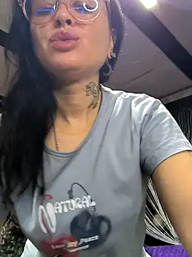 KikiXRed online show from November 2025 08:26:02 AM