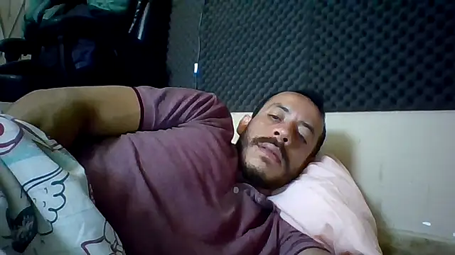 MachoScorpionCaralho online show from April 2026 12:20:01 PM
