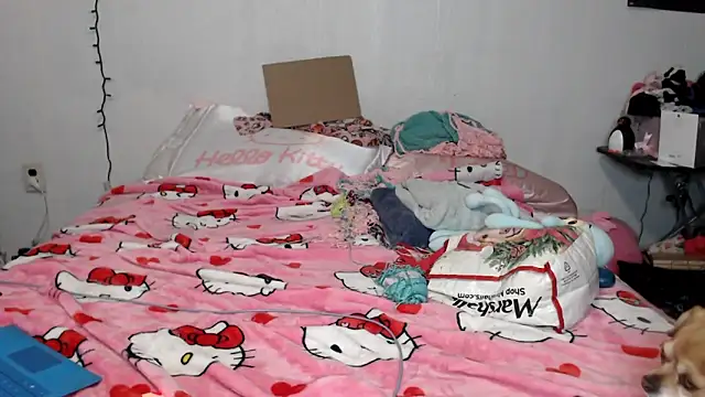 Cupcakecutie449 online show from February 2026 06:43:02 AM