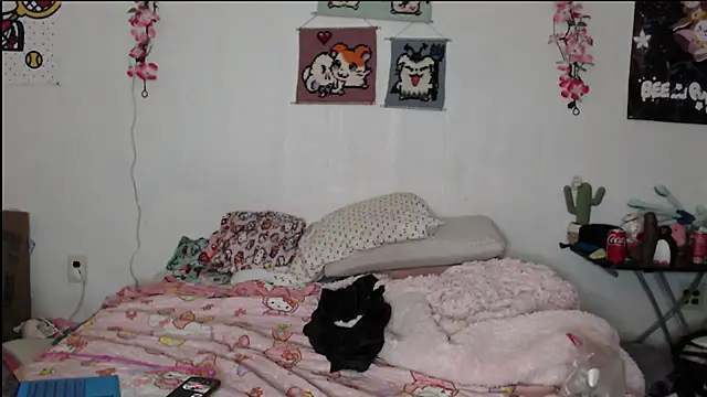 Cupcakecutie449 online show from April 2026 01:56:02 PM