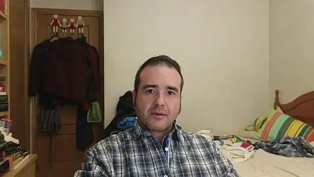 curiosillo83 online show from April 2026 07:53:02 PM