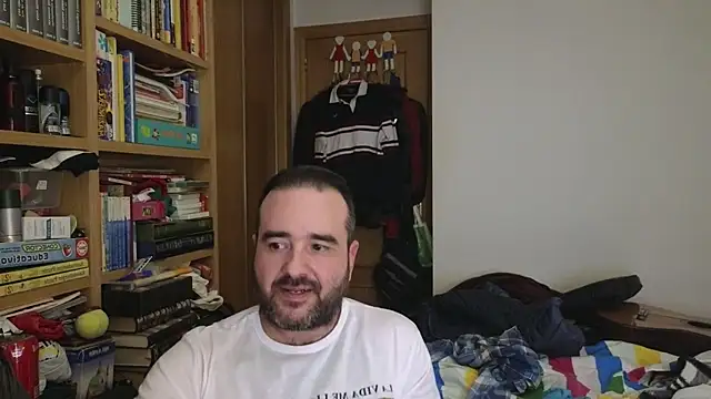 curiosillo83 online show from April 2026 08:43:01 AM