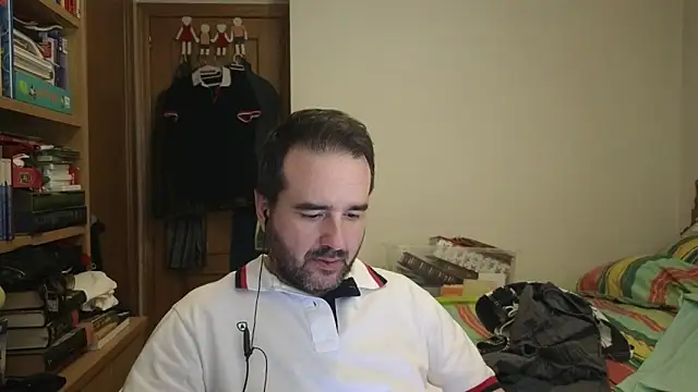 curiosillo83 online show from May 2026 04:52:01 AM