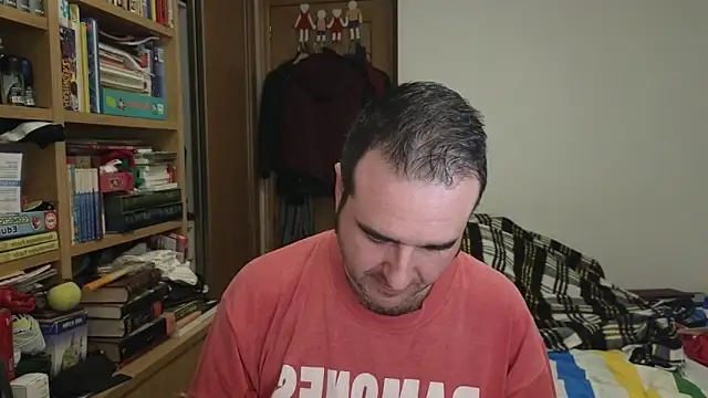 curiosillo83 online show from April 2026 08:20:01 PM