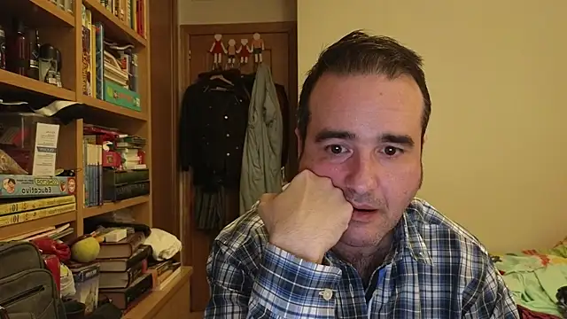 curiosillo83 online show from April 2026 02:10:01 PM