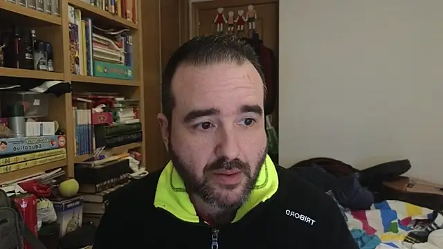 curiosillo83 online show from April 2026 08:32:02 AM