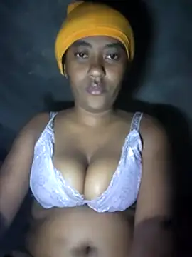 prettyQ  online show from May 2026 08:58:01 PM